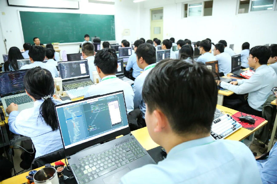 北京八维学校网站工程怎么样？毕业后能顺利的就业吗？