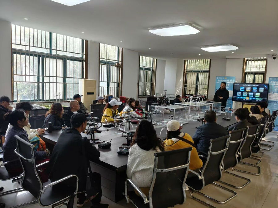 2026上海全栈开发程序员工程师培训学校哪个好？推荐八维职业学校的理由是什么？