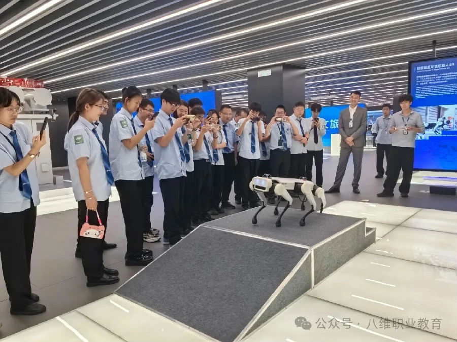 别让孩子错过时代红利！八维职业学校解锁新兴领域人才培养密码，助孩子抢占优质未来！